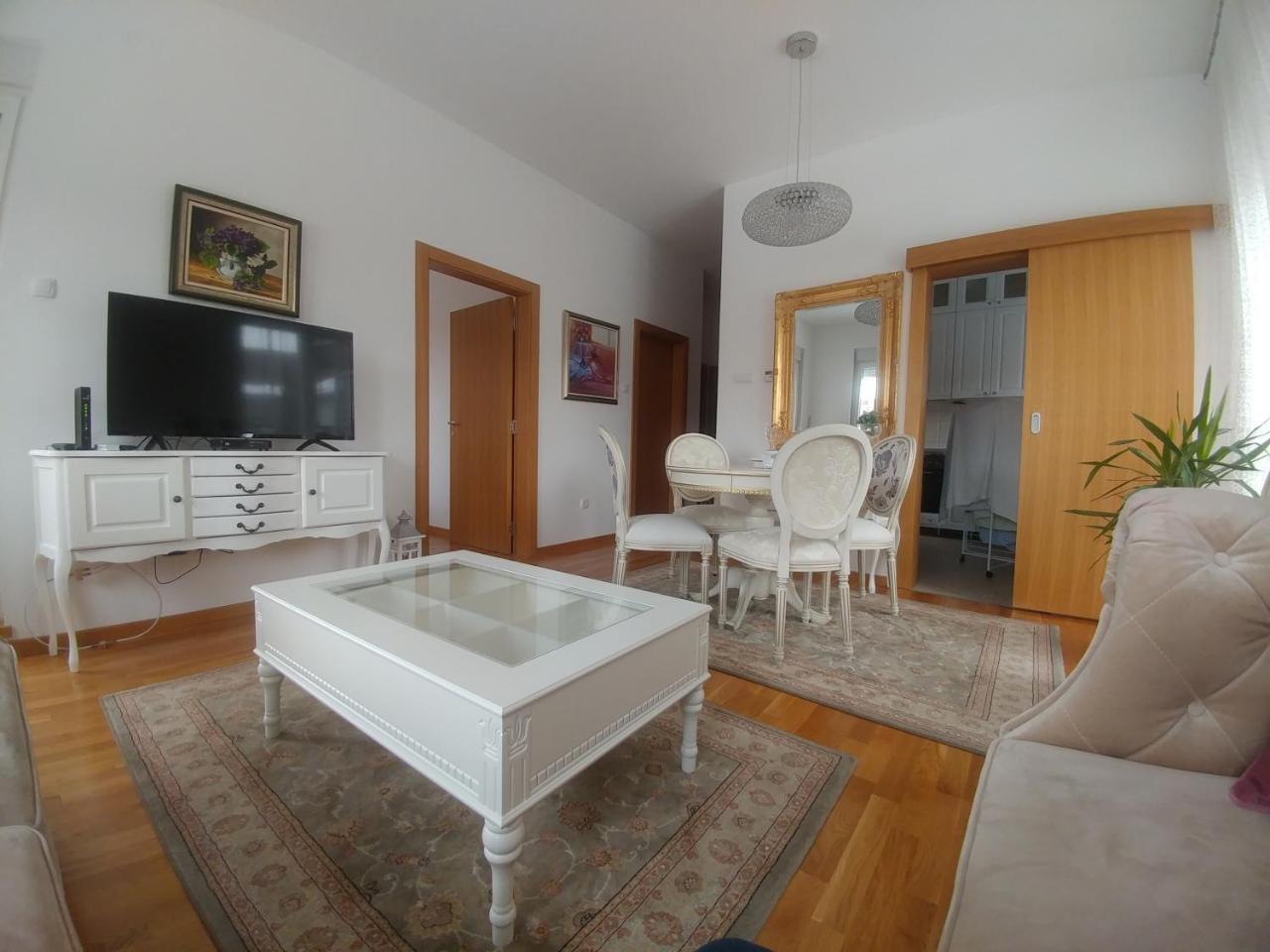 Jc10 Apartment 3 Bedroom, Free Parking, 73Sqm Novi Sad Exteriör bild